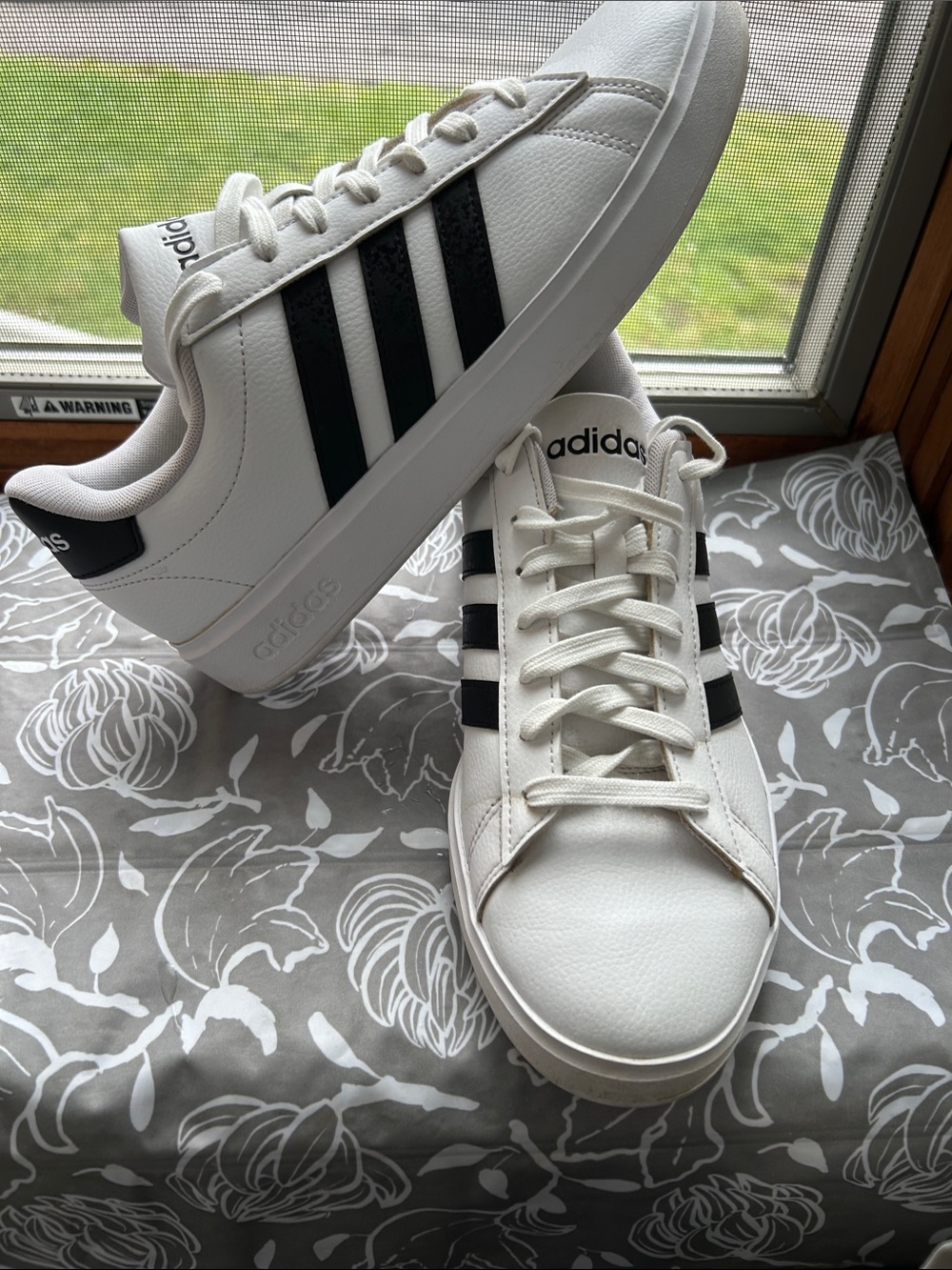 ADIDAS White Sneakers with Black Three-Stripes Women’s size 9